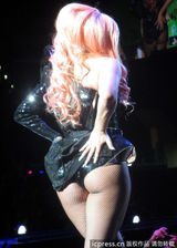 组图：Gaga百变魔女骚味浓 渔网袜秀浑圆翘臀