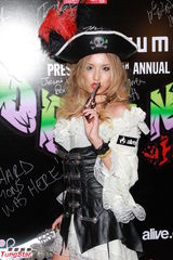 组图：香港明星欢庆万圣节 安志杰化身街霸阿龙