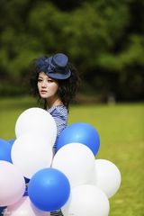 组图：唐于鸿变身春之精灵 清新明亮尽显文艺范儿