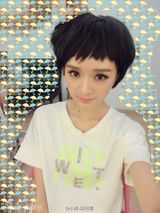 组图：女子酷似杨幂  网友直呼傻傻分不清