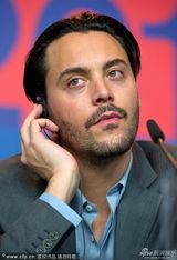 组图：《里斯本夜车》发布 主演争当表情帝