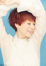 组图：海清登封面化身秋季红发女郎 魅力独特