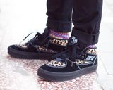 星街拍：周笔畅冬日潮装出街 保暖耍酷两不误