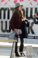 组图：少女时代赴华宣传黑白搭现身机场