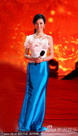 组图：主持人元宵齐亮相 李咏毕福剑搞笑全场