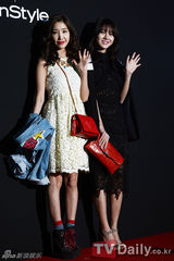 组图：韩彩英SJ强仁等出席活动 朴信惠黑裙红唇