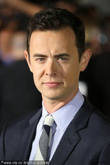 组图：《帕克兰医院》发布会 埃夫隆电眼迷人