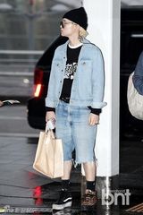 组图：SHINee潮装现身机场赴台参加音乐节目