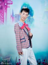 组图：《快男》海选“奇葩男”写真风格多样