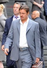 组图：电影《顾问》片场 皮特马尾辫抢镜