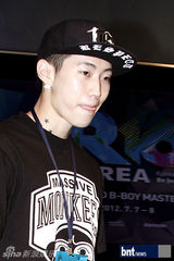 组图：朴宰范出席韩国街舞大赛记者招待会