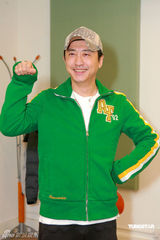 幻灯图集：庾澄庆张学友忙碌彩排 红绿搭配笑果十足