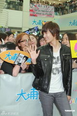 组图：朴政珉举办香港签名会 遭粉丝写错名字