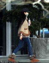 组图：林志颖现身上海众人拥簇 娇妻携Kimi外出