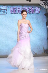 组图：名模婚纱展争奇斗艳 Ana R不幸丢手机