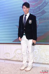 组图：张家辉难忘昔日受训点滴 行军礼显帅气