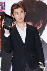 组图：陈柏霖暂无出专辑打算 忙于工作无暇谈恋爱