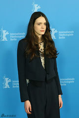 组图：拉斯冯提尔抗议戛纳 拉博夫套纸袋走红毯