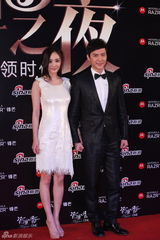 高清图：2011网络盛典杨幂冯绍峰苏芒三人组现身