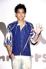 幻灯组图：歌手卢广仲准备考试 如未考取将面临当兵 