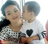 组图：王艳与儿子亲昵照曝光 大秀母子温馨