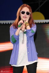 组图：萧亚轩昆凌等港台百位明星同台为公益开唱