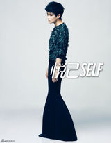 组图：李宇春大片尝试齐刘海 30岁不变是万变