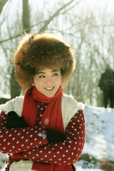 组图：黄小蕾《铁血传奇》演绎女匪也时尚