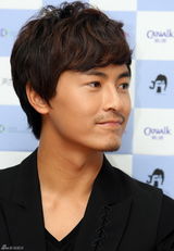 高清图：郑元畅赴韩国庆生 首尔延世大学会粉丝