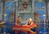 组图：Gaga新MV与肌肉男贴身肉搏 变身堕落天使