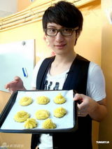 幻灯图：周永恒为老婆惊喜整泡芙 阿Roy期待BB出世