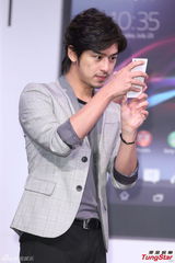 组图：陈柏霖帅气亮相 对新戏角色保密到家