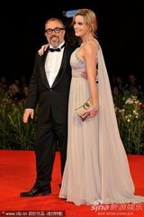 高清：《伤心小号曲》首映   女主角卡罗琳娜飘逸动人