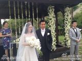 组图：直击杨幂婚礼激动落泪 刘恺威亲吻新娘