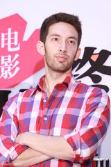 组图：李艾教“剩女”相亲秘笈 周韦彤短裙险走光