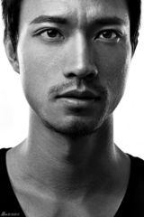 组图：江洋黑白写真曝光 五官立体尽显型男魅力