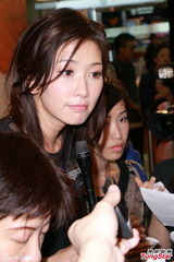 组图：林志玲不心急感情事 拒谈对言承旭未忘情