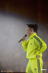 组图：陈奕迅代言运动服饰拍广告 打造动感时尚