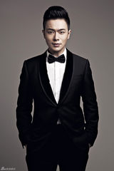 组图：万思维型男写真雅痞不羁