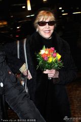 组图：简-方达机场秀剪刀手 蒂姆罗宾斯不摆谱