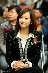 高清图：安七炫f(x)宋茜出席梦想教室落成典礼