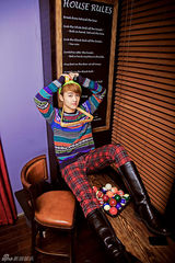 组图：台湾花美男安祐德 圣诞色彩系青春街拍