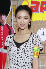 组图：薛凯琪送父亲护肤品 曝杜汶泽美国养病