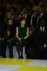 组图：孙俪绿裙清新亮相巴黎时装周优雅看秀