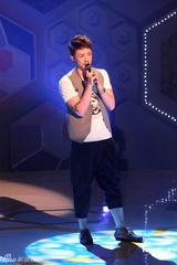 高清图：《劲歌金曲》录影 汪明荃造型火辣