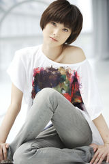 组图：隋俊波清新春日写真 阳光率性