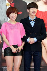 高清图：赵权等出席MBC喜剧《都是我的爱》发表会