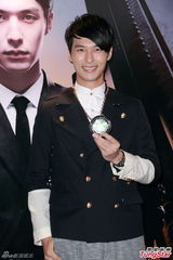 组图：严爵8月底香港开唱 努力练习广东话