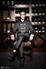 组图：丁子峻时尚大片演绎花漾美男