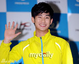 组图：韩国艺人金秀炫出席体育品牌签售活动